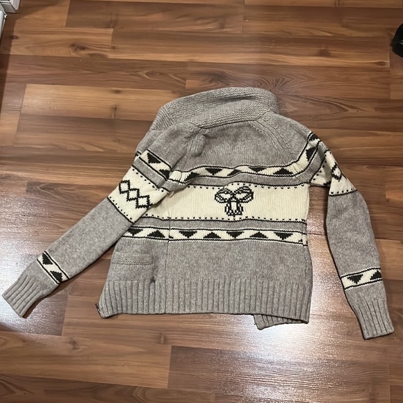 Aritzia/ TNA zip up sweater - Picture 4 of 4